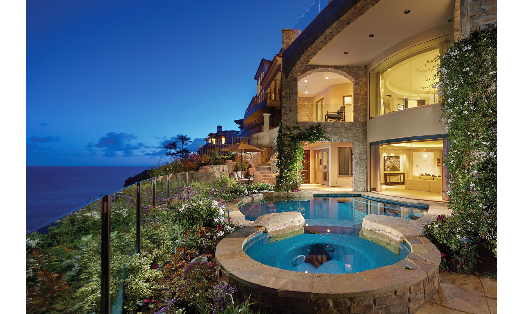 Pictures: A Luxury Oceanfront Home in Laguna Beach - DuJour
