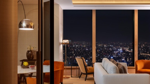 A suite living room at the Bulgari Hotel Tokyo
