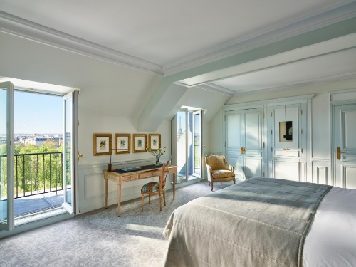 An Executive guest bedroom at Le Meurice