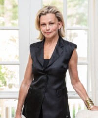 Harry Slatkin continues to shape the fragrance industry through his iconic brand, Slatkin & Co., now available in 45,000 doors nationwide. Alongside Laura's new venture, Slatkin Ventures, Laura is expanding her influence —building, investing in, and mentoring the next generation of consumer brands.