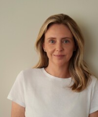 What began as Annie Meyers-Shyer’s personal Instagram, This Oak House has evolved into a trusted resource for candid renovation insight and refined design. In her eponymous book, she opens her doors for the first time—sharing original plans, sketches, mood boards, paint colors and practical lessons learned—offering both inspiration and guidance for creating a timeless, livable home