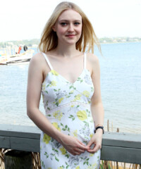 Inside DuJour‘s Memorial Day Party with Cover Star Dakota Fanning